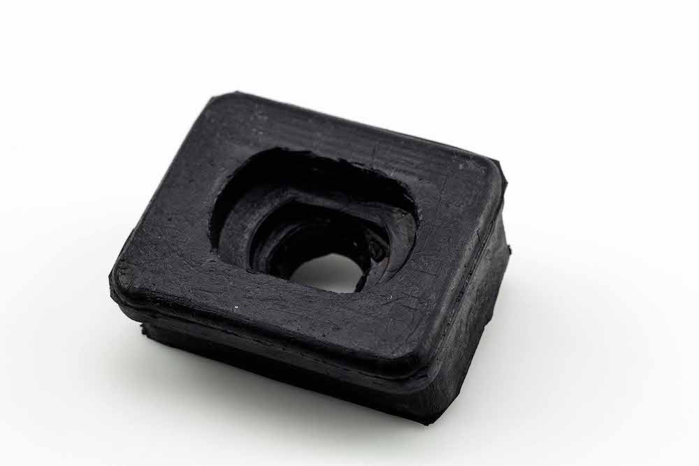 SOPORTE DE TRANSMISIÓN INFERIOR 